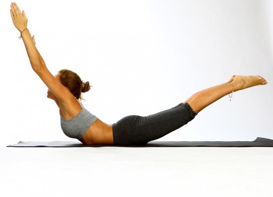 Принятие позы саранчи Принятие позы саранчи