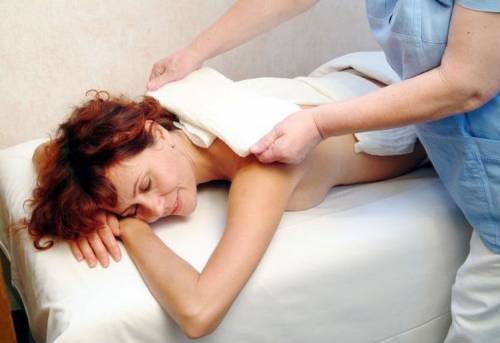 Массаж спины у женщины Массаж спины у женщины