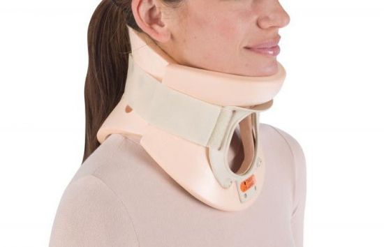 Жесткий шейный ортез